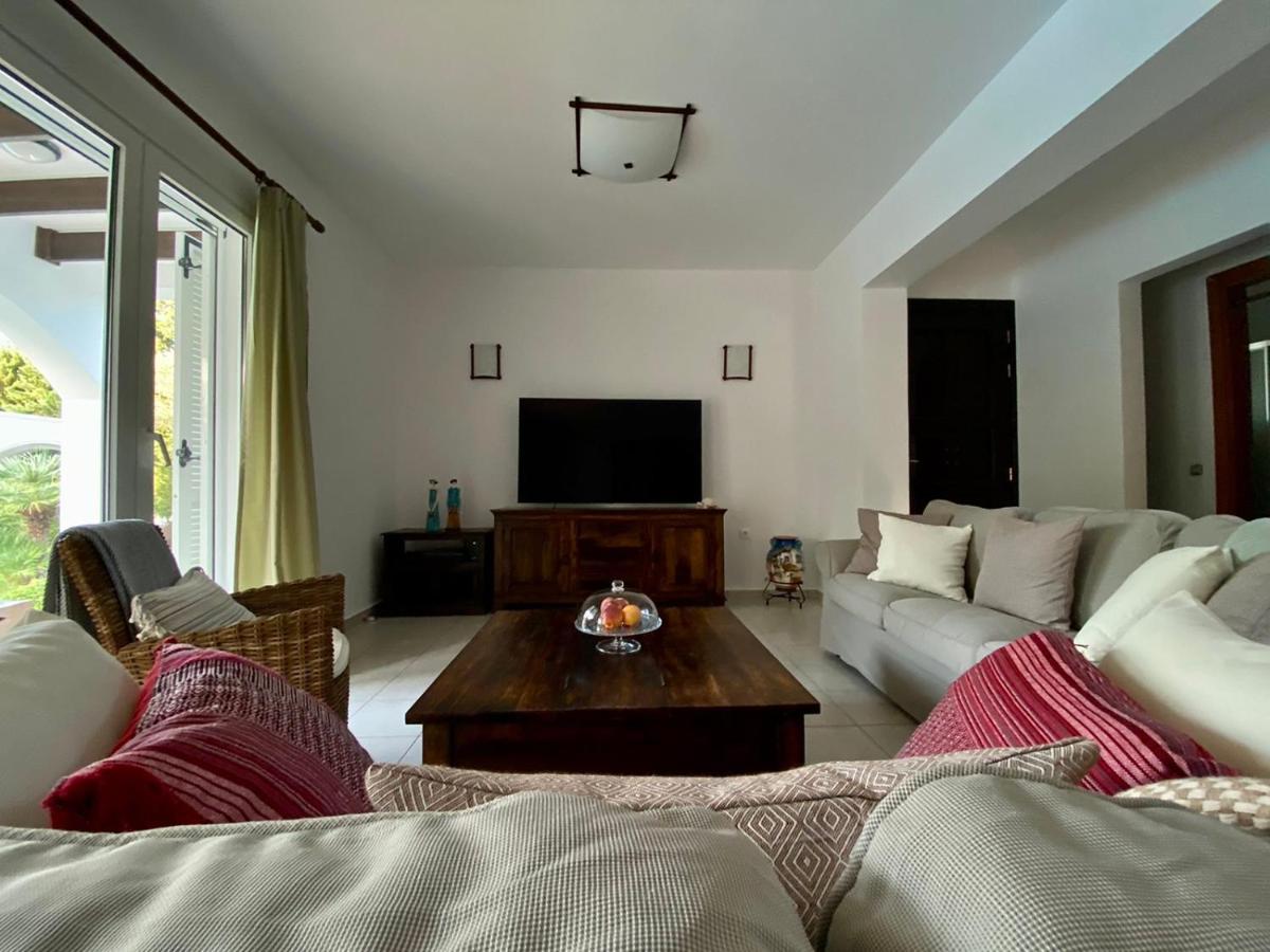 Sofia With Garden, Pool And Lounge Areas Villa *